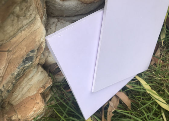 สีขาวแผ่นซินตรา PVC Foam Board เสียงฉนวนสำหรับการสร้างแบบจำลองการโฆษณา